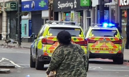 Késeléses támadás történt Londonban, a támadót lelőtték