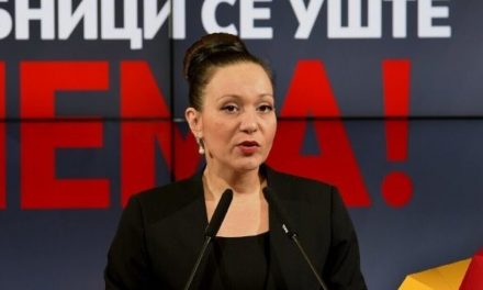Az észak-macedón parlament leváltotta az ország régi neve mellett kiálló minisztert