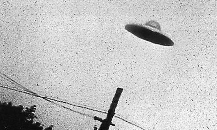 „A kormányban dolgozó összeesküvés-hívők miatt megy el több millió dollár az UFO-kutatásra”
