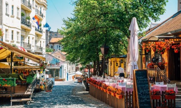 Szerbiában mától ismét kinyithatnak az éttermek és a kávézók