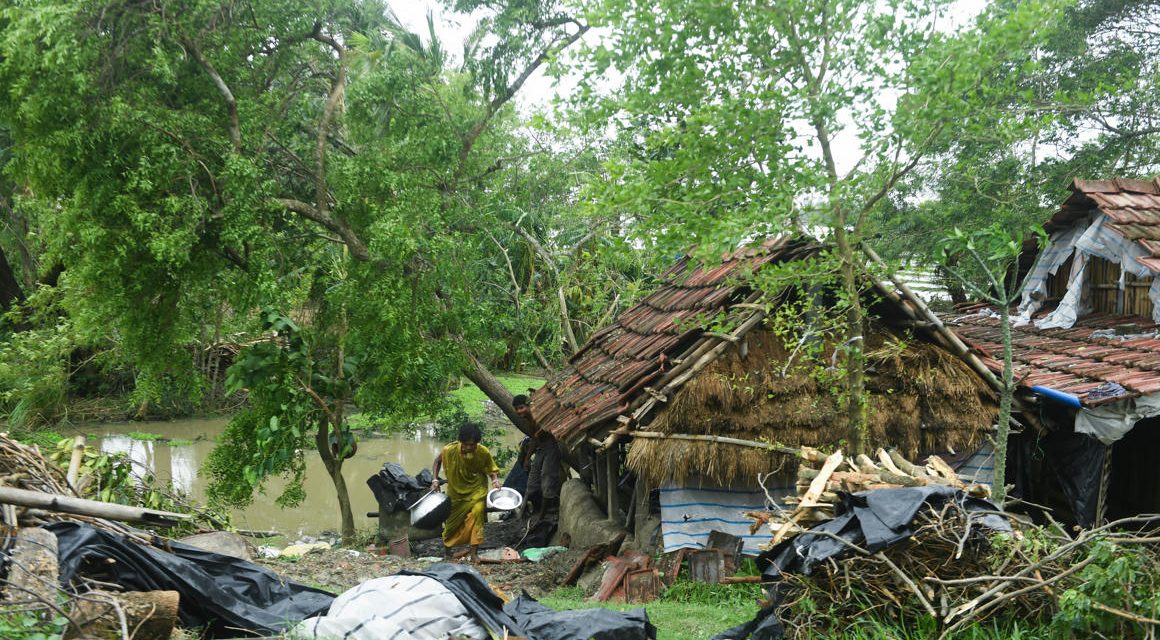 Lecsapott India keleti partvidékére az Amphan ciklon, többen meghaltak (videó)