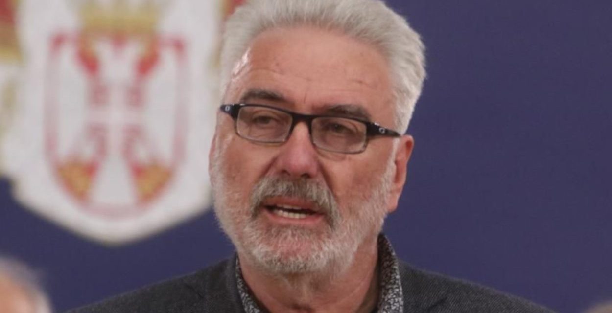 Branimir Nestorović kigúnyolta a köztárasági válságstáb tagjait (videó)