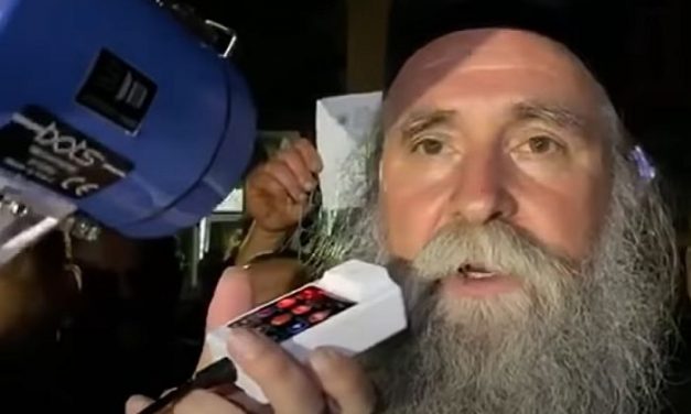 Több pravoszláv papot is őrizetbe vettek Montenegróban, mert a tiltás ellenére misét tartottak (videó)