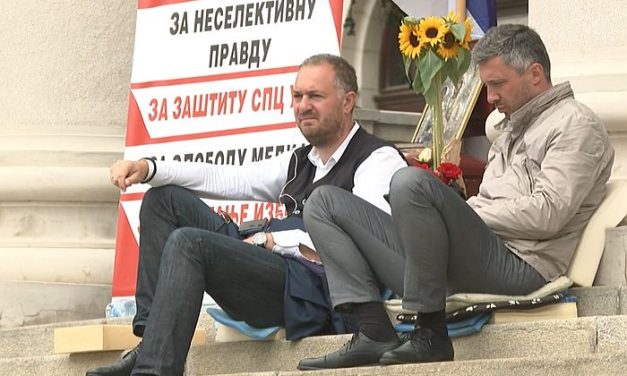 Boško Obradović abbahagyta az éhségsztrájkot