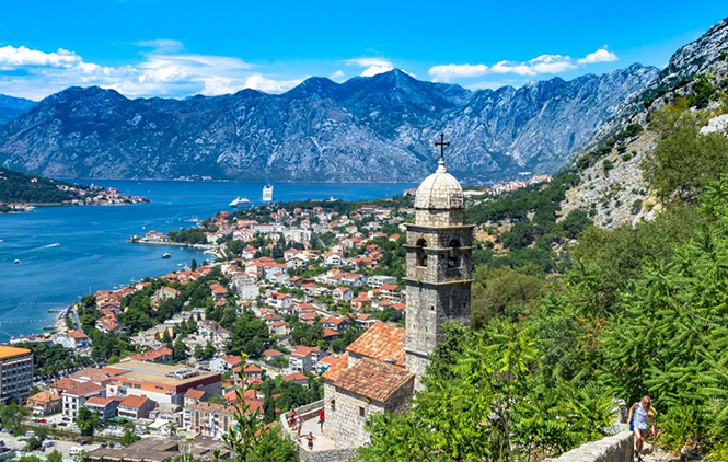 Montenegró „koronamentes övezet”-ként csábítaná a turistákat