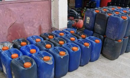 Több mint ötvenezer liter üzemanyagot tartott a háza udvarán