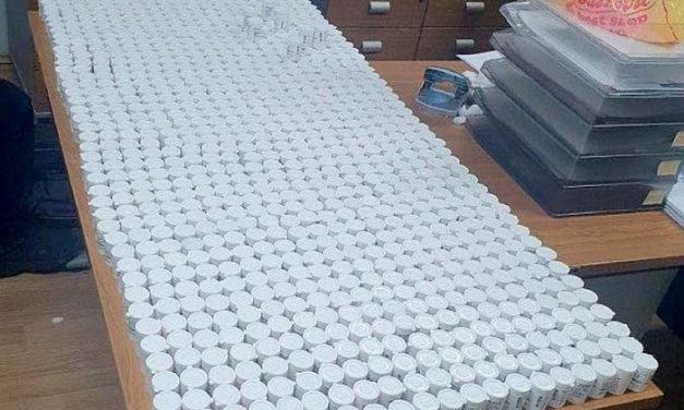 Nagy mennyiségű tablettát koboztak el a vámosok a gombosi határátkelőnél (fotók)