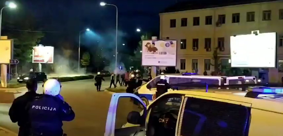 Összecsaptak a tüntetők a rendőrökkel Montenegróban (videó)