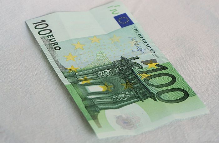 Mától lehet online igényelni a száz eurót