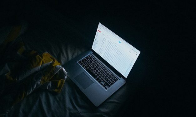 Ellenzéki politikusokat és újságírókat fenyegetett, őrizetbe vették