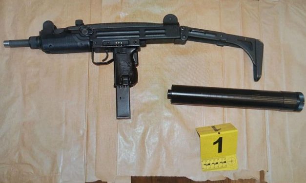 Belgrád: Géppisztollyal ment kávézóba egy montenegrói fiatalember