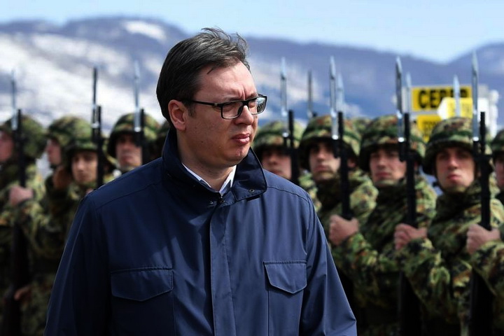 Vučić mozgósította a hadsereg vadászgépeit és parancsba adta a légvédelmi fegyverek bevetését