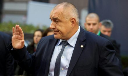 Megbírságolták a bolgár miniszterelnököt, amiért nem viselt maszkot