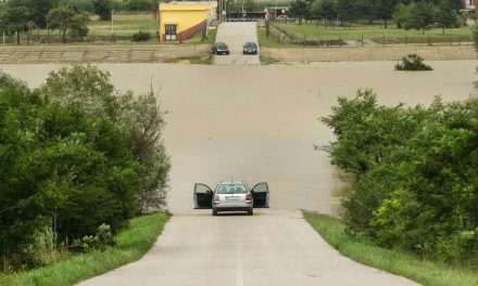 Az áradások miatt több utat lezártak a forgalom elől Szerbiában