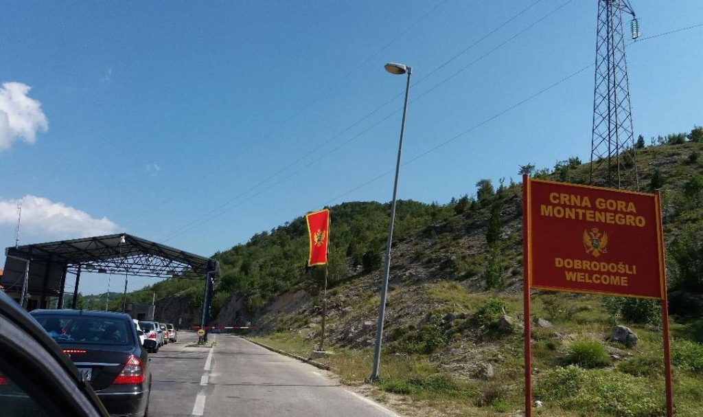Szerb állampolgárok negatív gyorsteszttel is utazhatnak Montenegróba