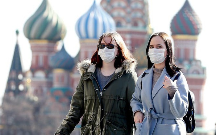 A súlyos járványhelyzet miatt egyhetes munkaszünetet vezethetnek be Oroszországban