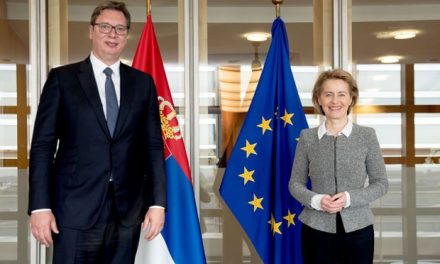 Vučić Brüsszelben tárgyal