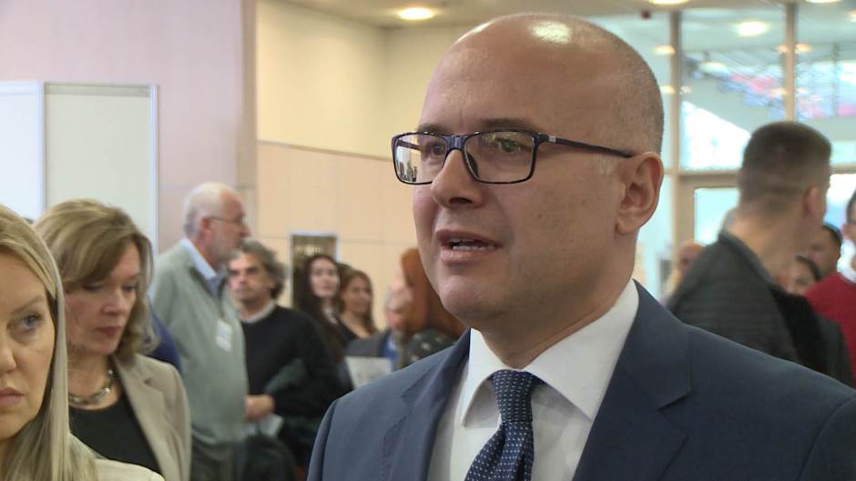 Miloš Vučević marad Újvidék polgármestere