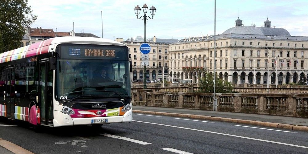 Nem akarta maszk nélkül felengedni őket a buszra, agyhalottra verték a francia buszsofőrt