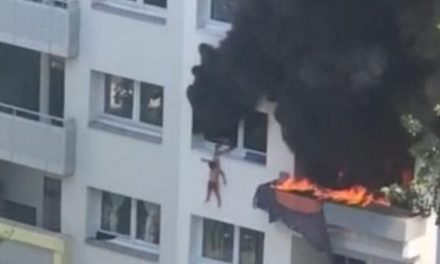 Tíz méterről ugrott ki két francia kisgyerek egy társasházban kiütött tűz miatt (videó)