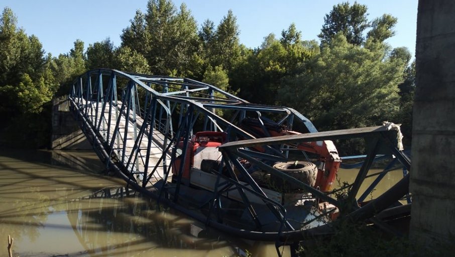 Leszakadt egy híd a Kolubara folyón (fotók)