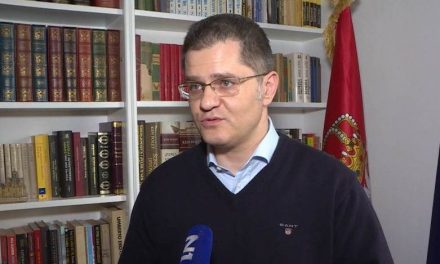 Jeremić: Vučić drónokkal cirkuszol, hogy háborútól való félelmet gerjesszen