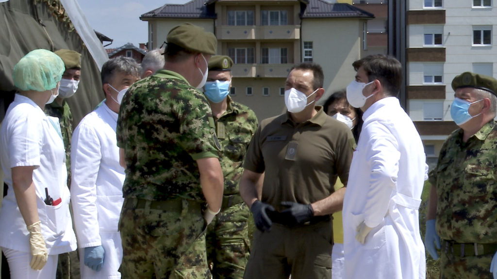 A koronavírussal fertőzött védelmi miniszter ma hivatali látogatást tett a Novi Pazar-i kórházban