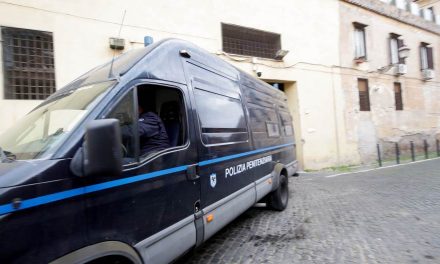 Olaszország: Gyermekpornográfia miatt három személyt letartóztattak, ötven ellen vizsgálat folyik