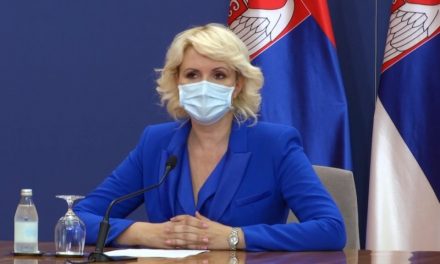 Kisić Tepavčević: Bármilyen maszkot viselhetnek a diákok az iskolában