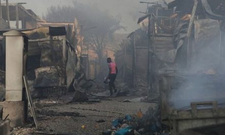 Hatalmas tűz pusztított a leszboszi menekülttáborban (videó)