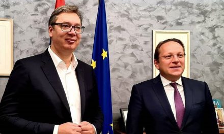 Vučić Várhelyivel tárgyalt Brüsszelben