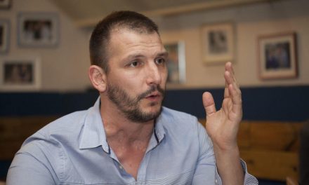 Ikodinović: Kiflire se volt pénzük, ma százötvenezer eurós autókban ülnek