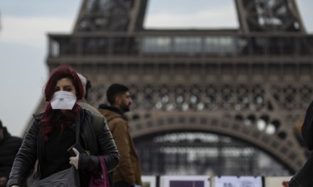 Egy hétre csökkent a karantén ideje Franciaországban