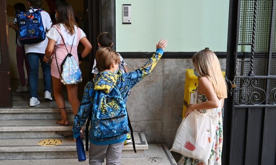 Olaszországban újranyíltak az iskolák