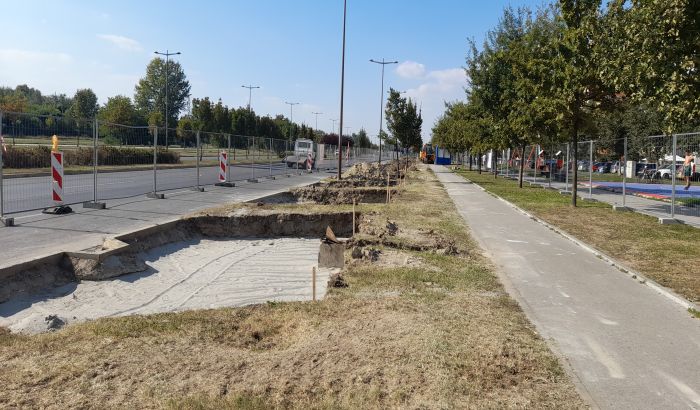 Zöldfelületen alakítanak ki betonozott parkolót Újvidéken