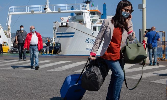 Újból kötelező a szájmaszk viselése szabadtéren Szicíliában