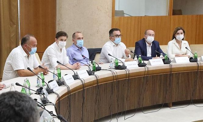 A szerbiai szakemberek novemberre várják a koronavírus-járvány következő hullámát