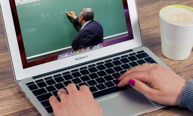 Csaknem 60 felsőoktatási intézményben kezdődhet meg az online oktatás