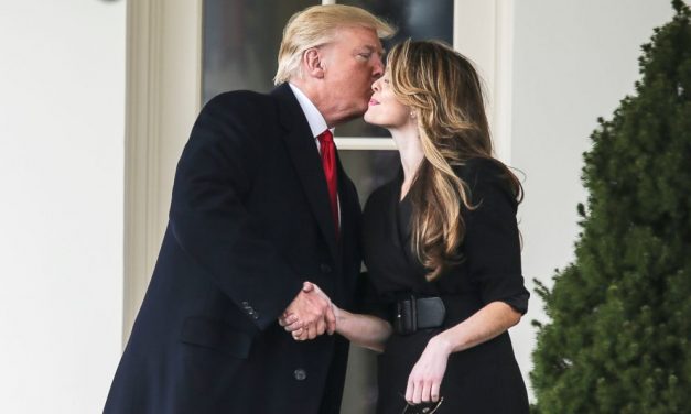 <span class="entry-title-primary">Trump és Melania elkapta a vírust!</span> <span class="entry-subtitle">Hope Hicks, az elnök közvetlen munkatársa szerda este betegedett meg</span>