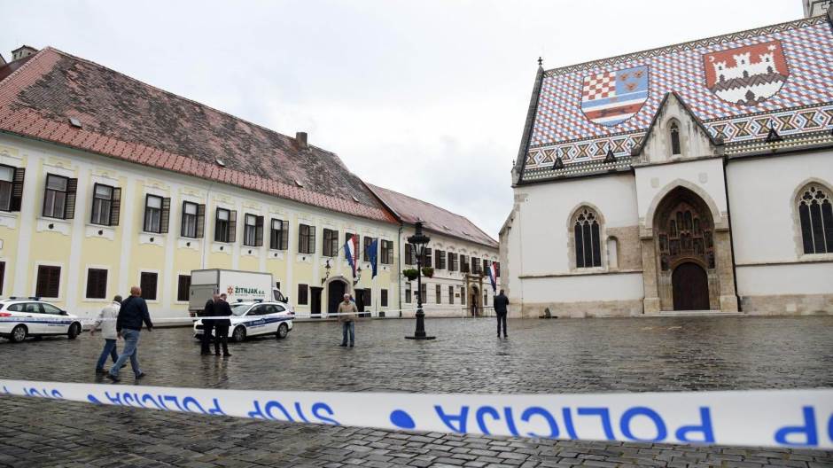 Gépfegyverrel lövöldözött a horvát kormány épülete előtt egy férfi, egy rendőr megsebesült