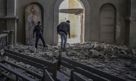 Lebombáztak egy örmény székesegyházat Hegyi-Karabahban