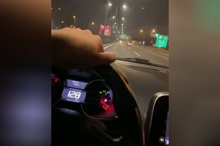 Forgalommal szemben száguldott egy autós Belgrádban (VIDEÓ)