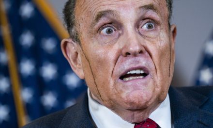 Felfüggesztették Rudy Giuliani ügyvédi engedélyét