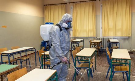 Montenegróban bezárják az iskolákat és a vendéglátóhelyeket