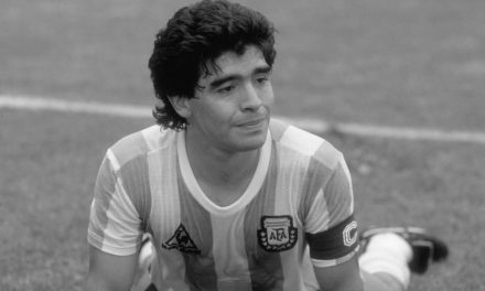 Elhunyt Diego Armando Maradona