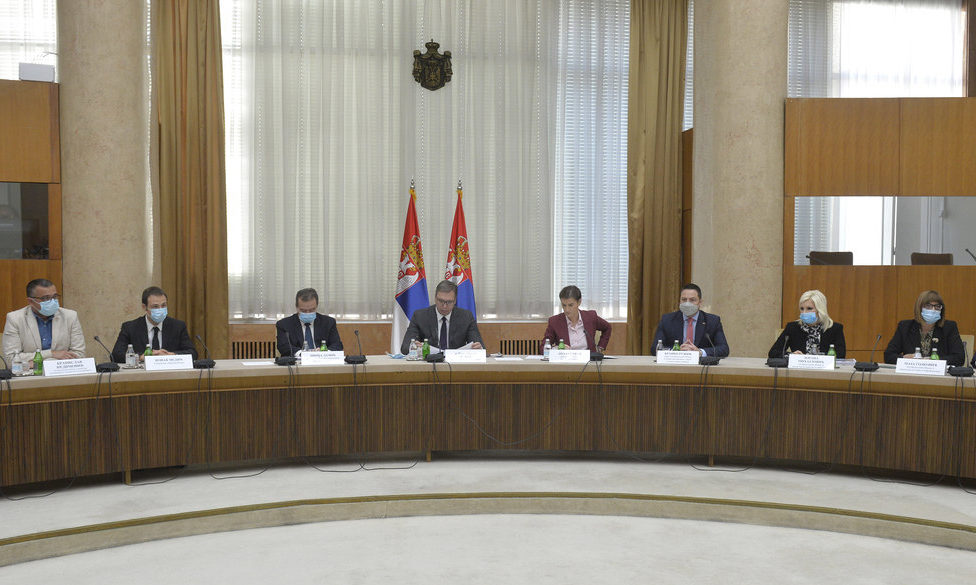 Vučić arra kérte a válságstábot, hogy ne zárassa be a vendéglátóipari létesítményeket