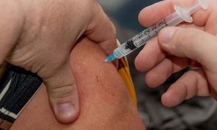 Szerbia: A hét végéig 11 ezer polgár veheti fel a védőoltást