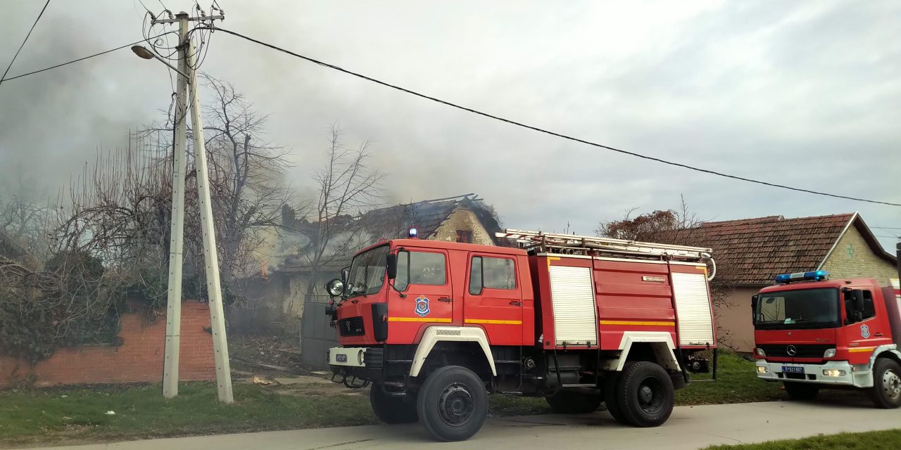 Tűz Szabadkán, a bajai úti temetőnél