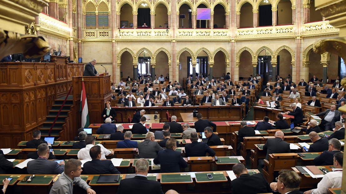 Magyarország: Megszavazták a kilencedik alkotmánymódosítást