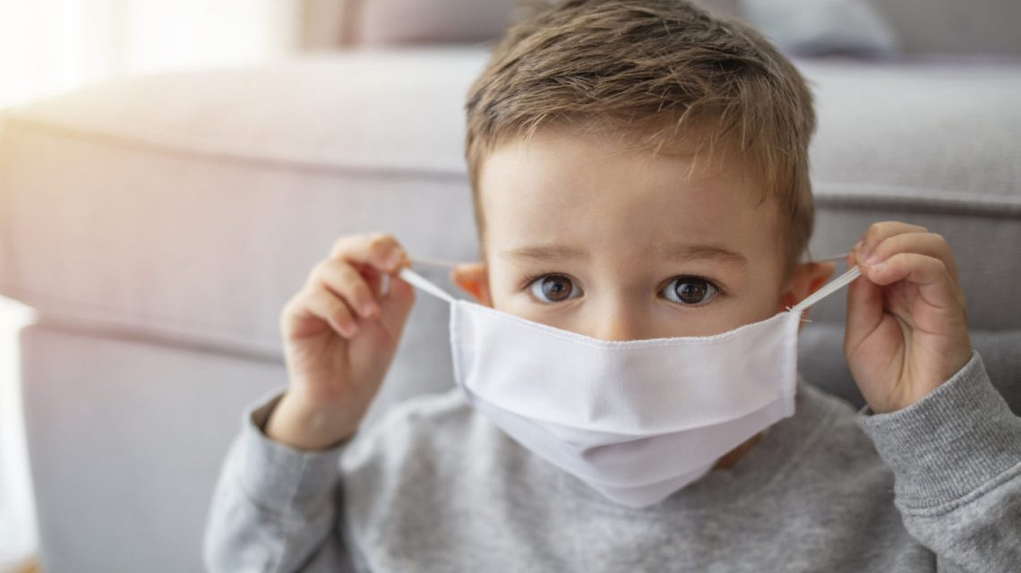 Kutatók szerint a gyerekeknél többféle tünetet okoz a koronavírus, mint az influenza